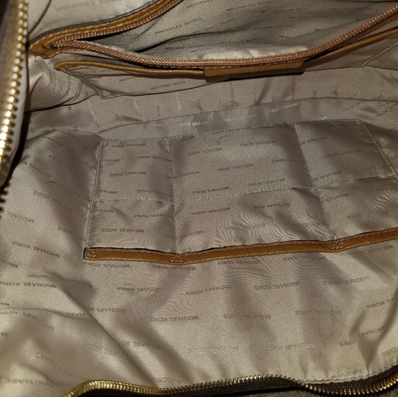 Handbag - Picture 2 of 4